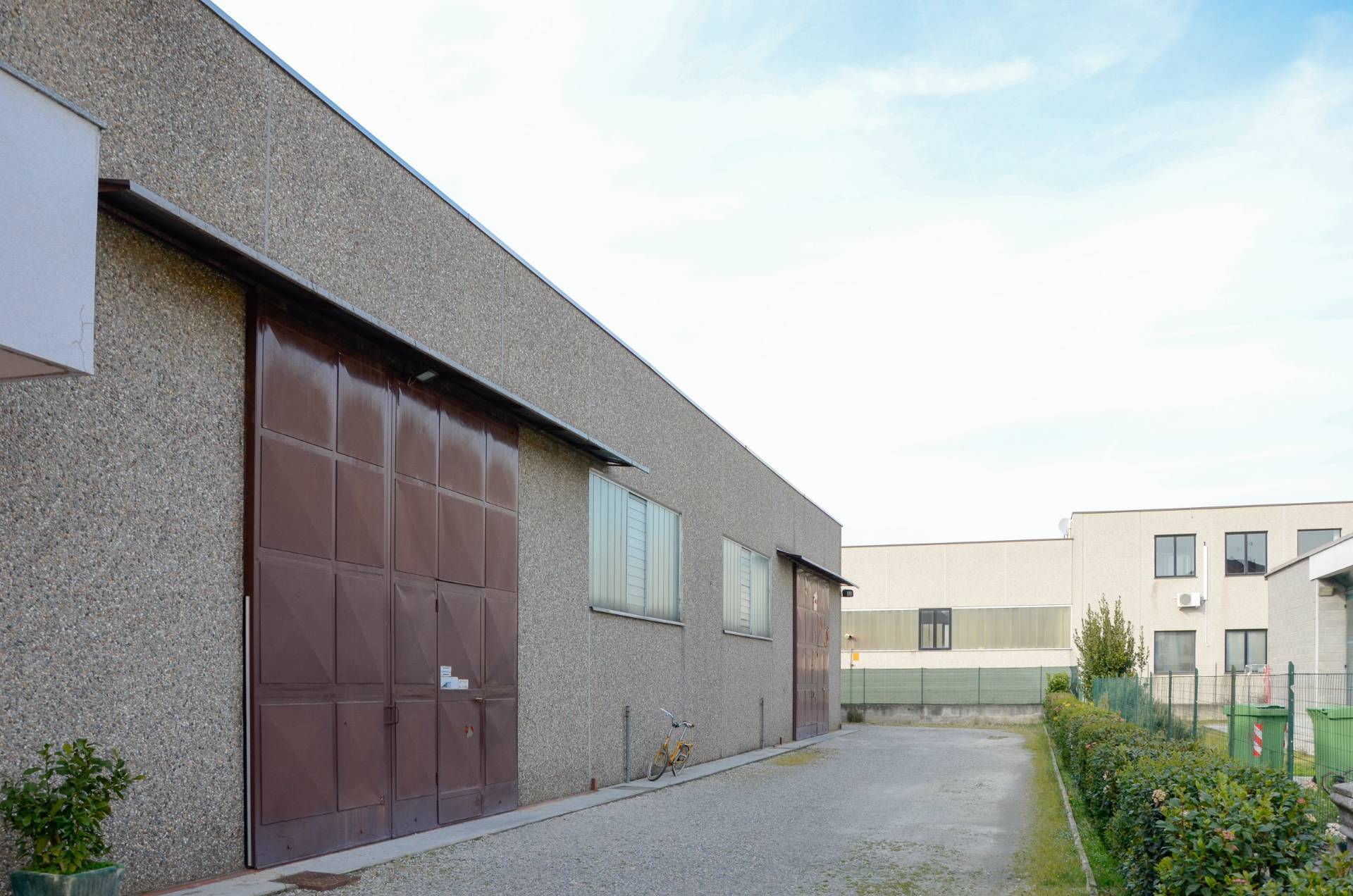 Capannone + Palazzina Uffici in vendita a Samarate