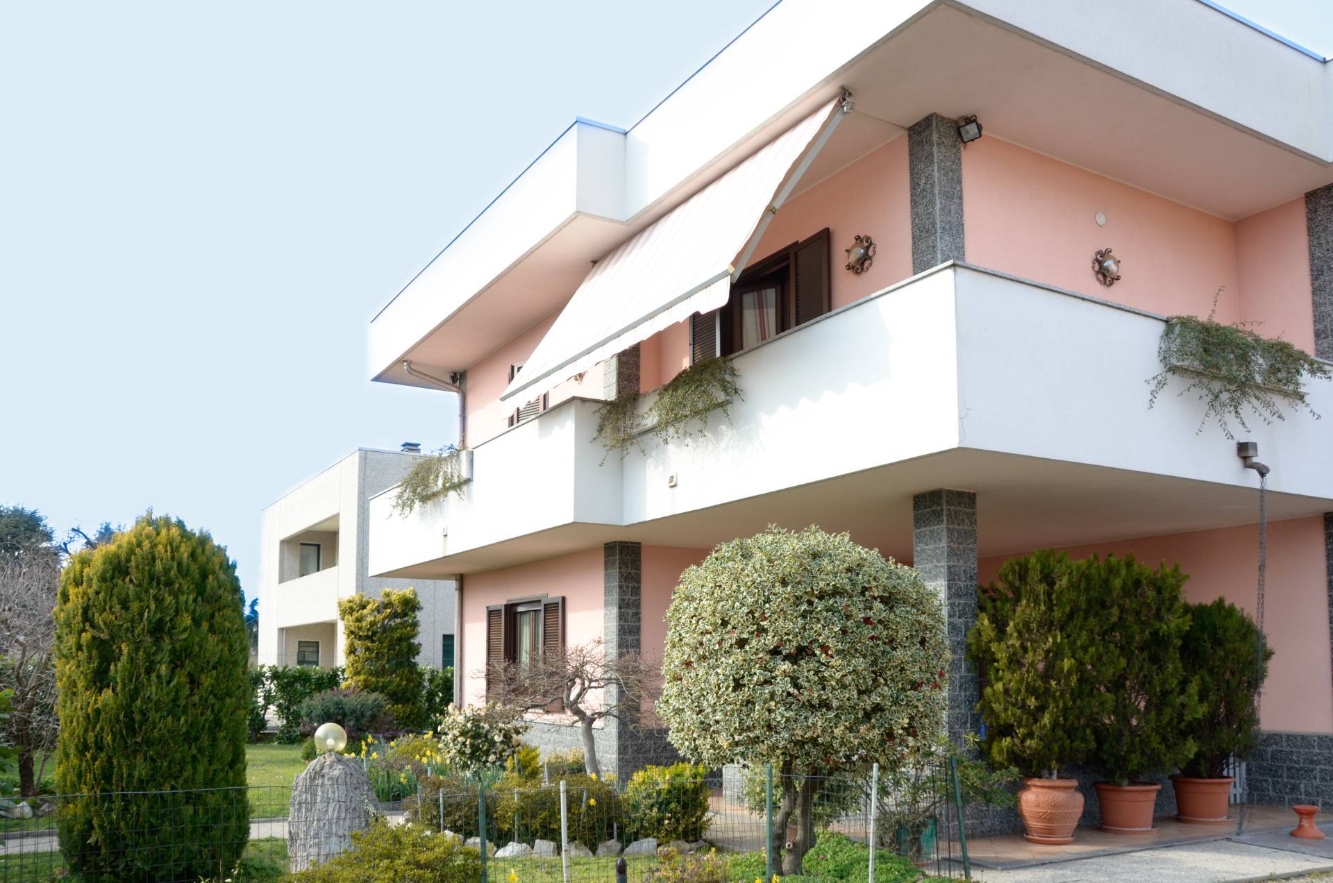 Capannone + Palazzina Uffici in vendita a Samarate