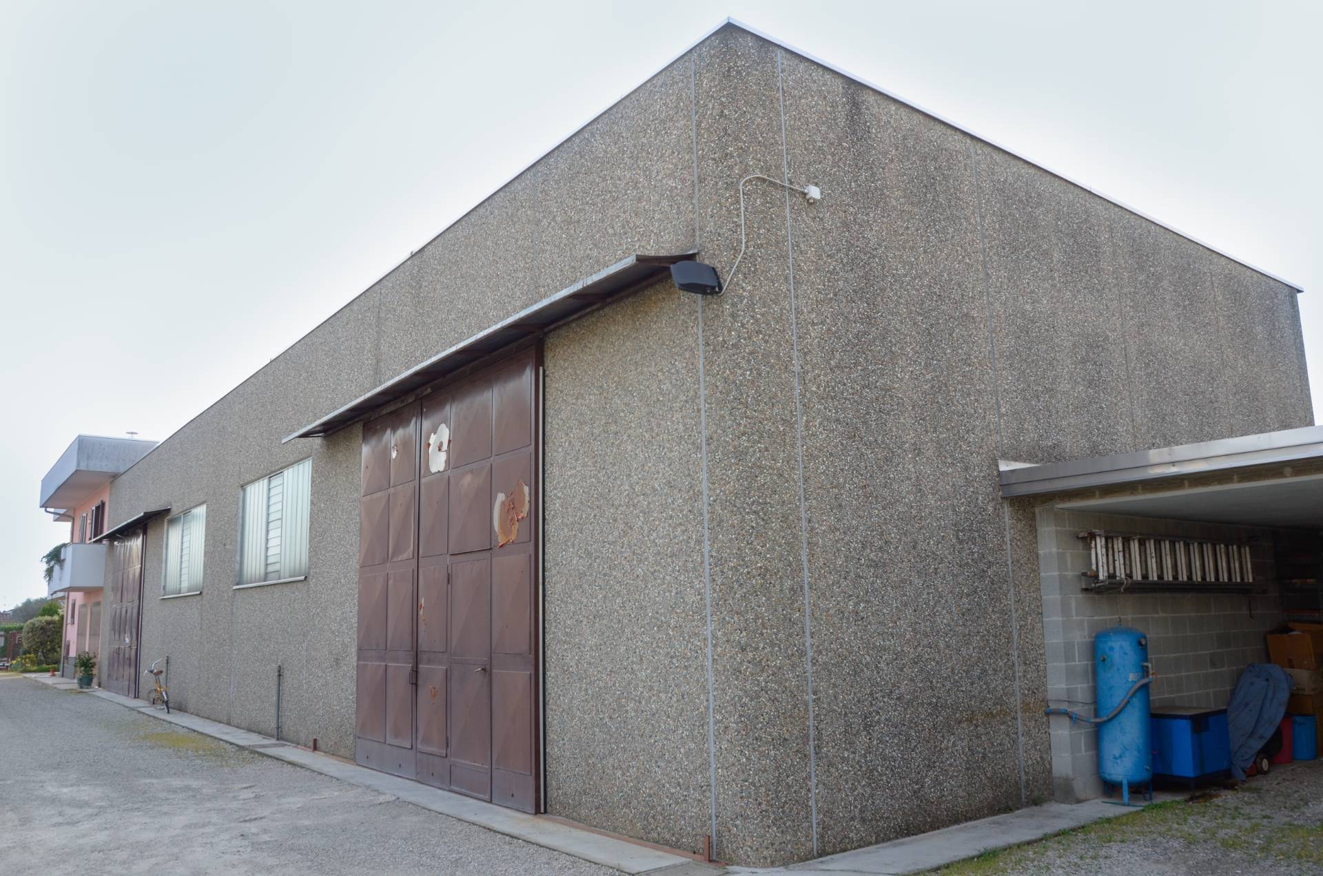 Capannone + Palazzina Uffici in vendita a Samarate