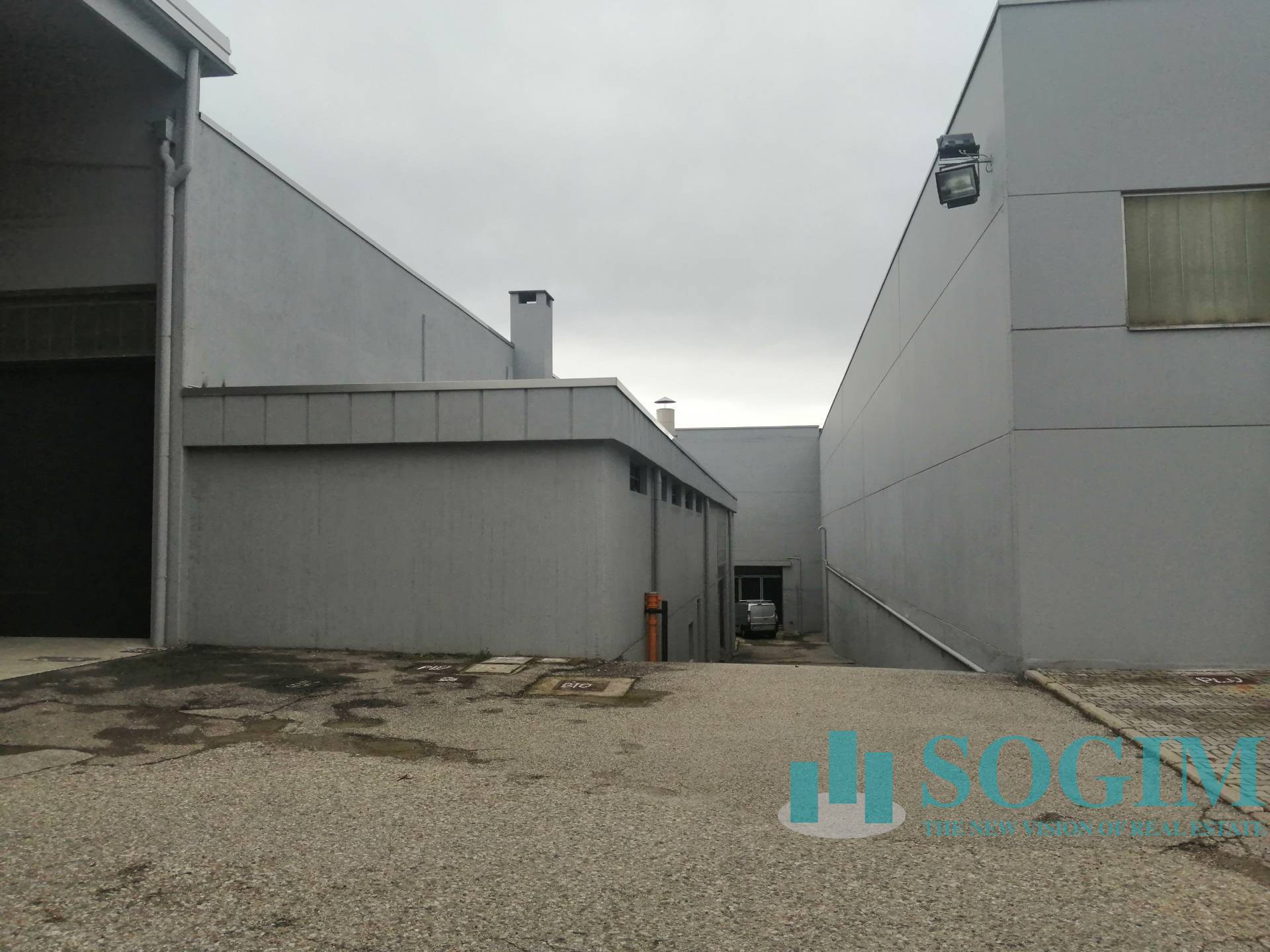 Capannone in vendita a Robecchetto con Induno