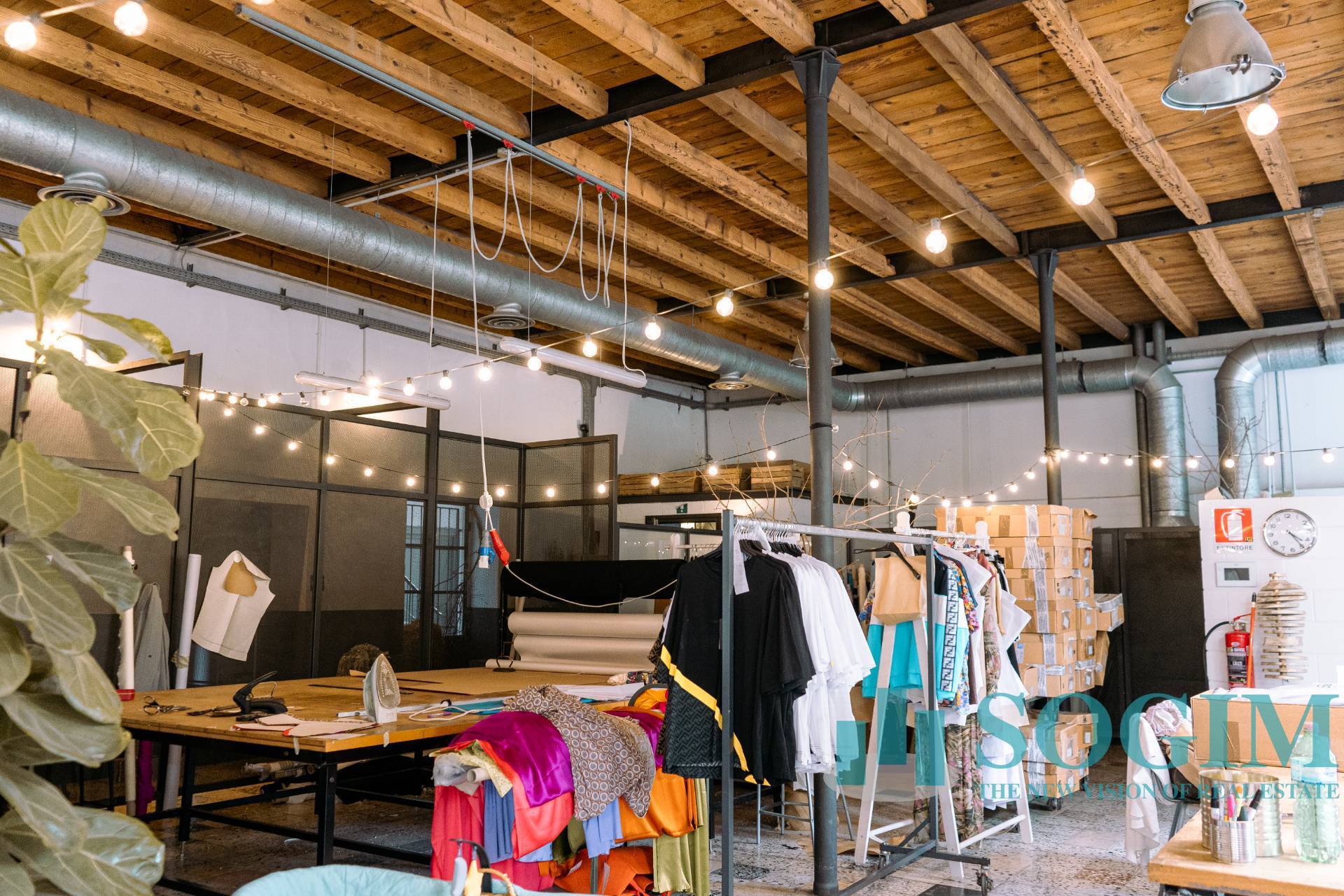 Capannone in vendita a Verano Brianza