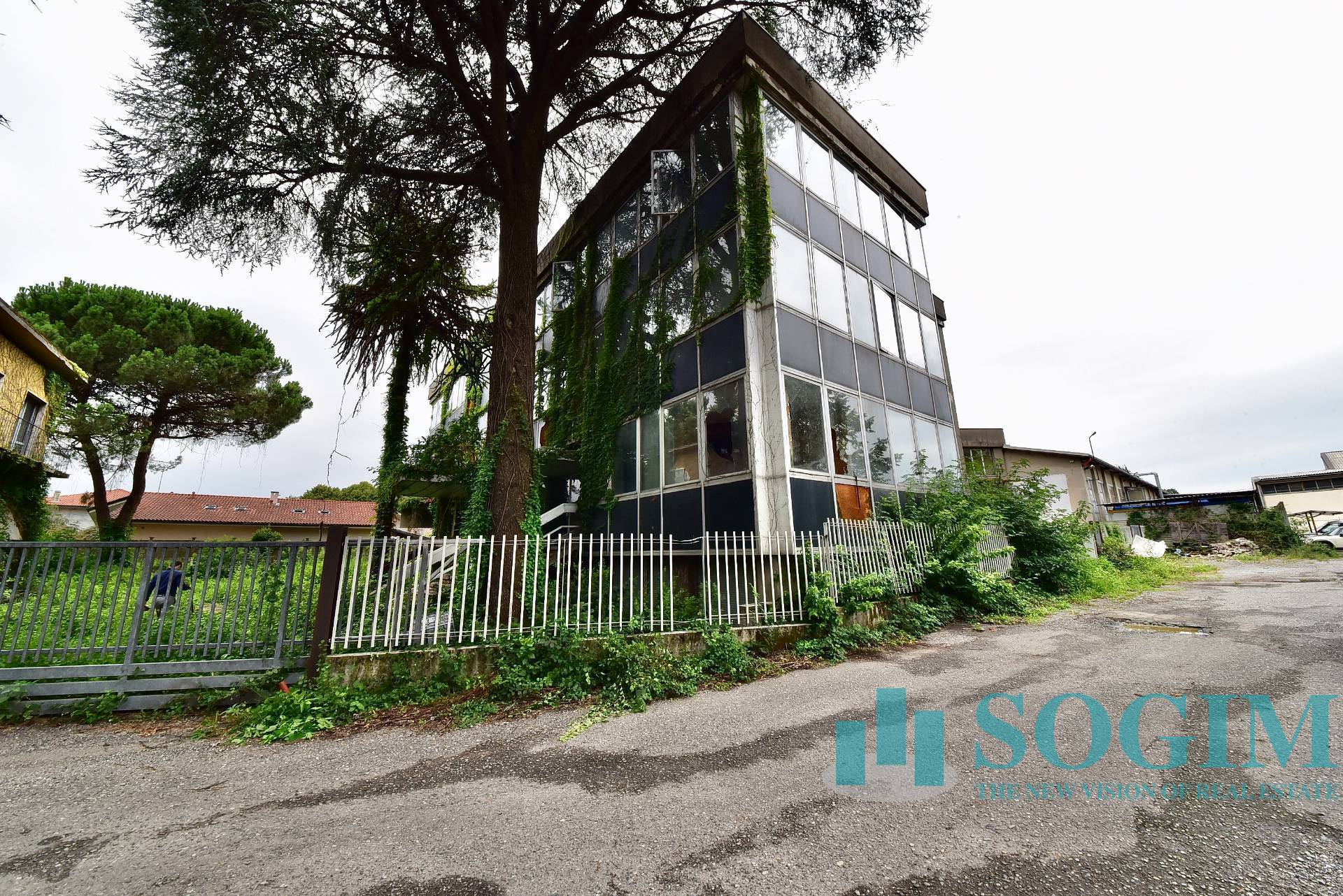 Stabile in vendita a Albiate