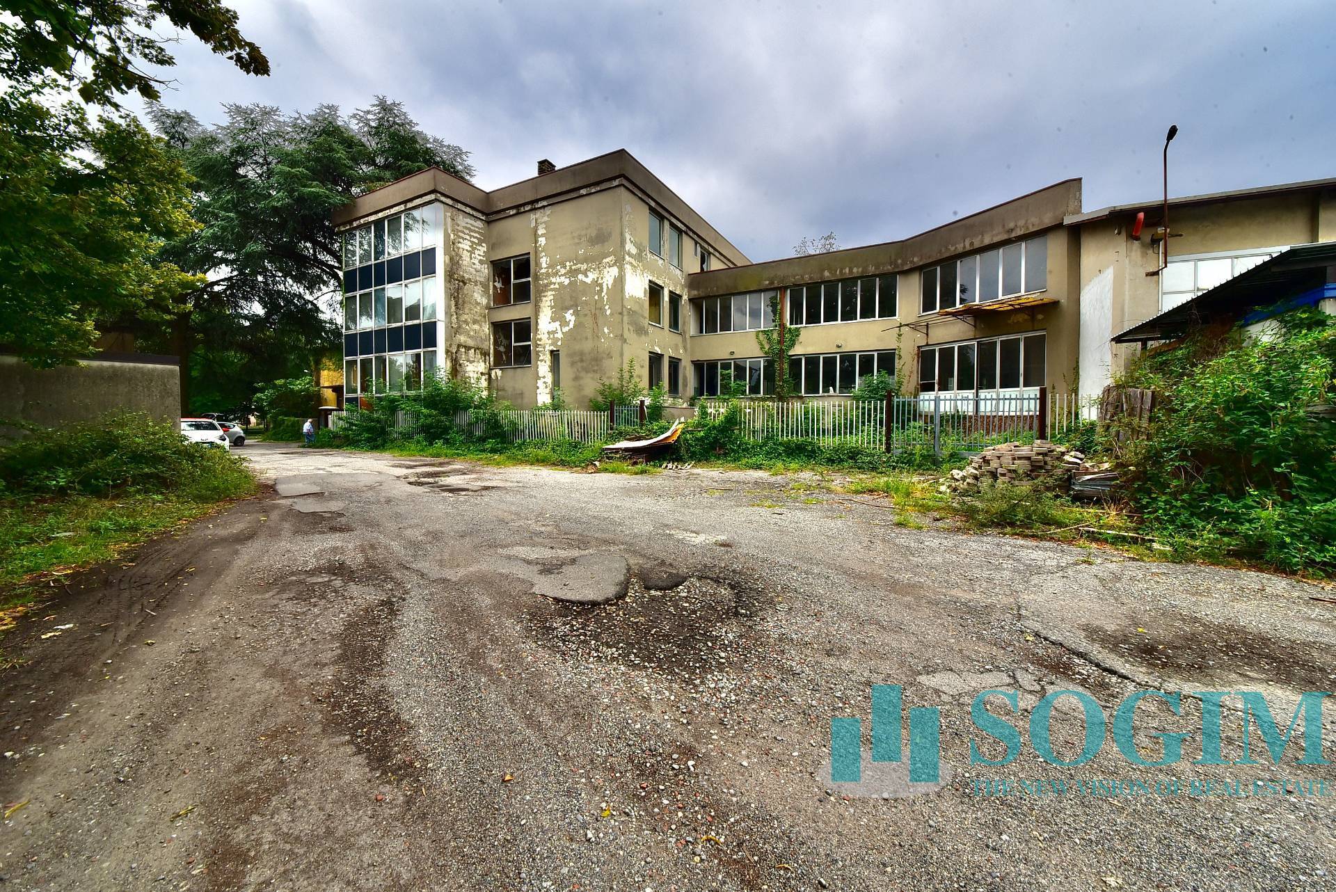 Stabile in vendita a Albiate