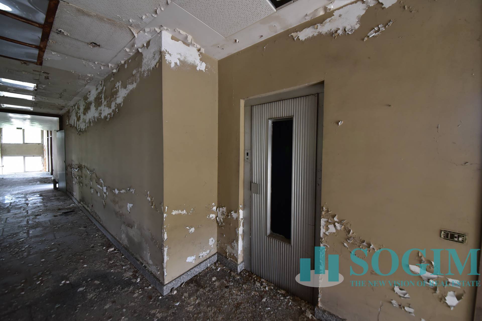 Stabile in vendita a Albiate