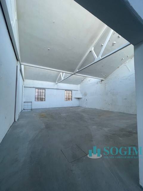 Capannone + Palazzina Uffici in vendita a Gorla Maggiore