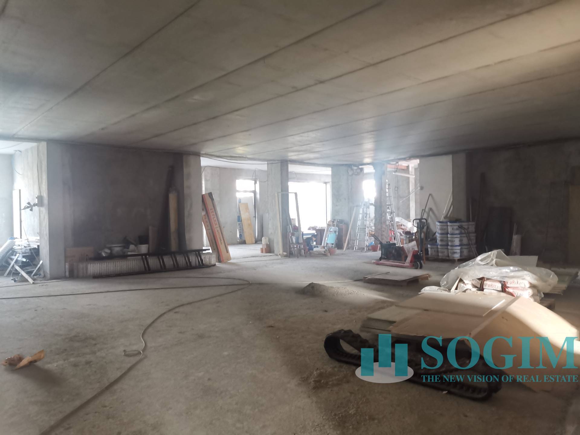 Immobile commerciale in affitto a Paderno Dugnano