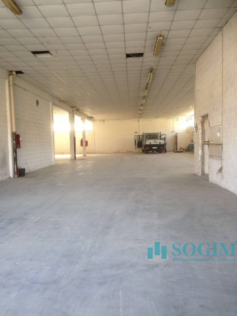 Capannone in vendita a Tradate