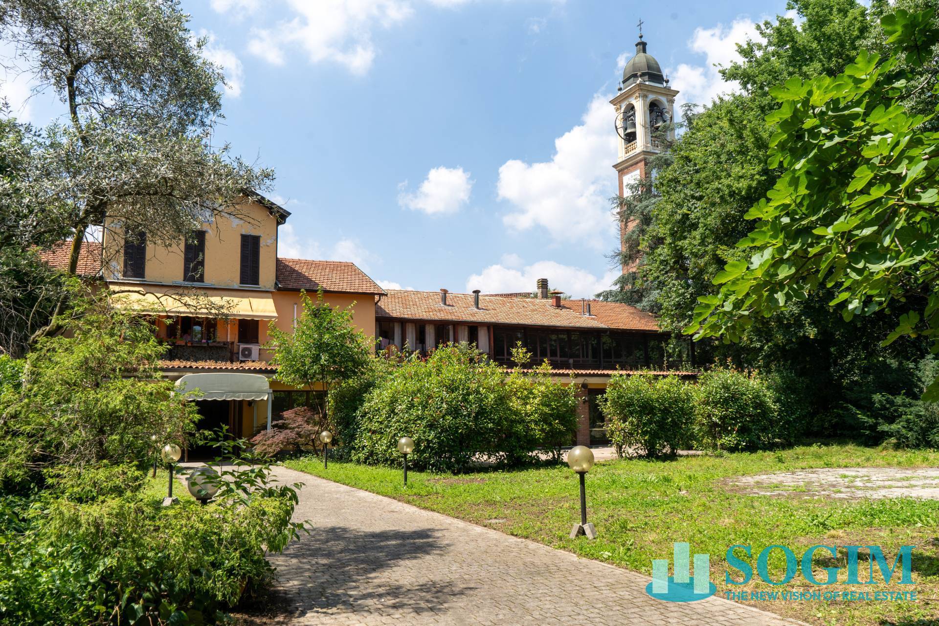 Immobile commerciale in affitto a Monza