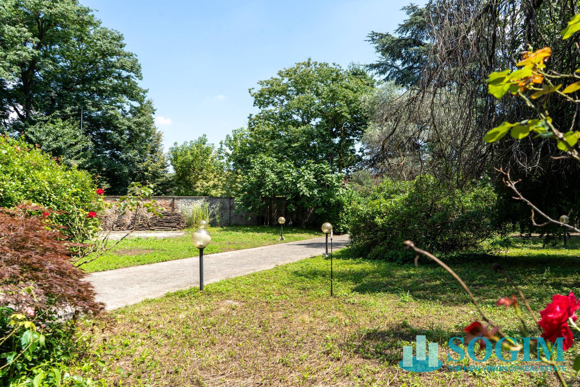 Immobile commerciale in affitto a Monza