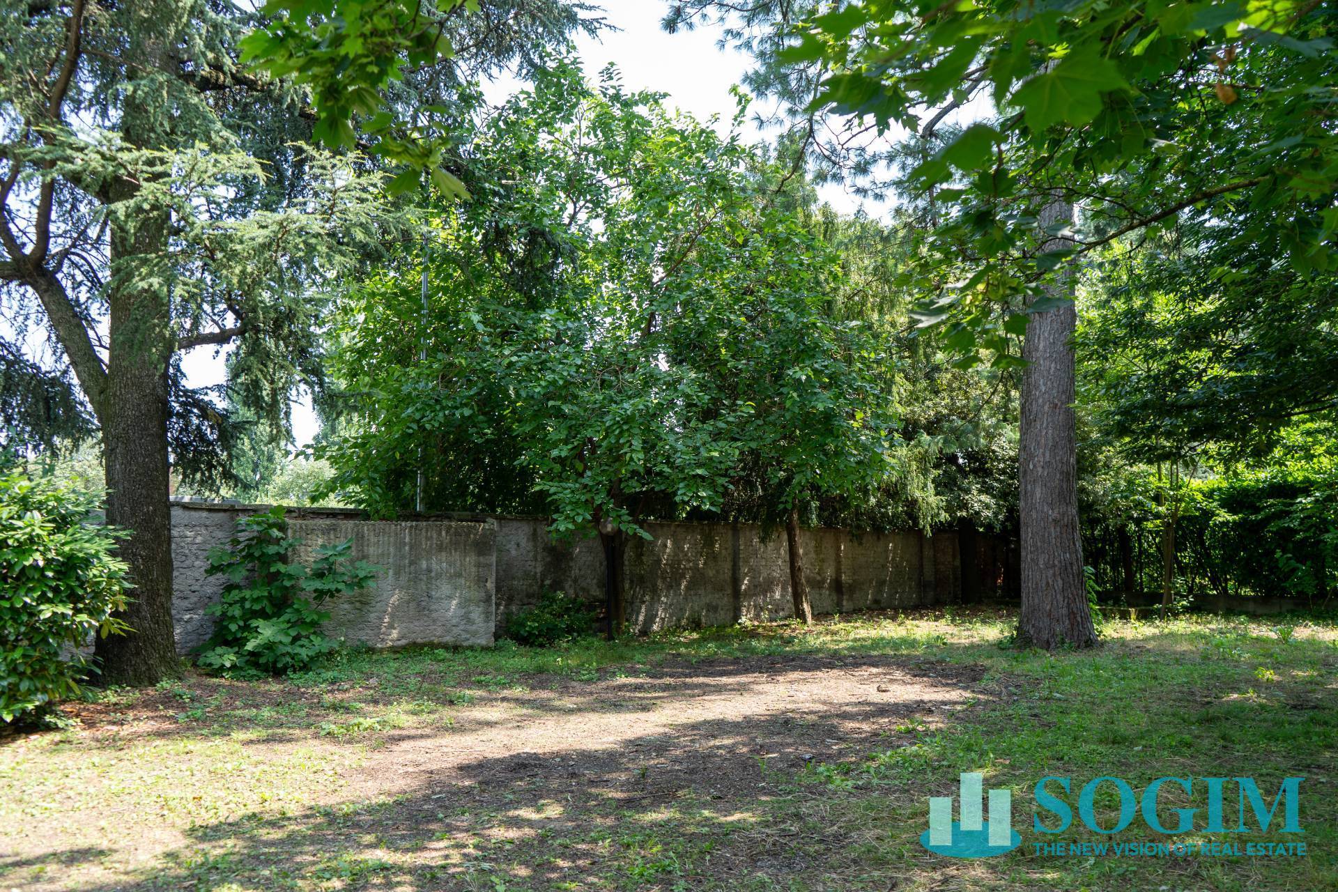 Immobile commerciale in affitto a Monza