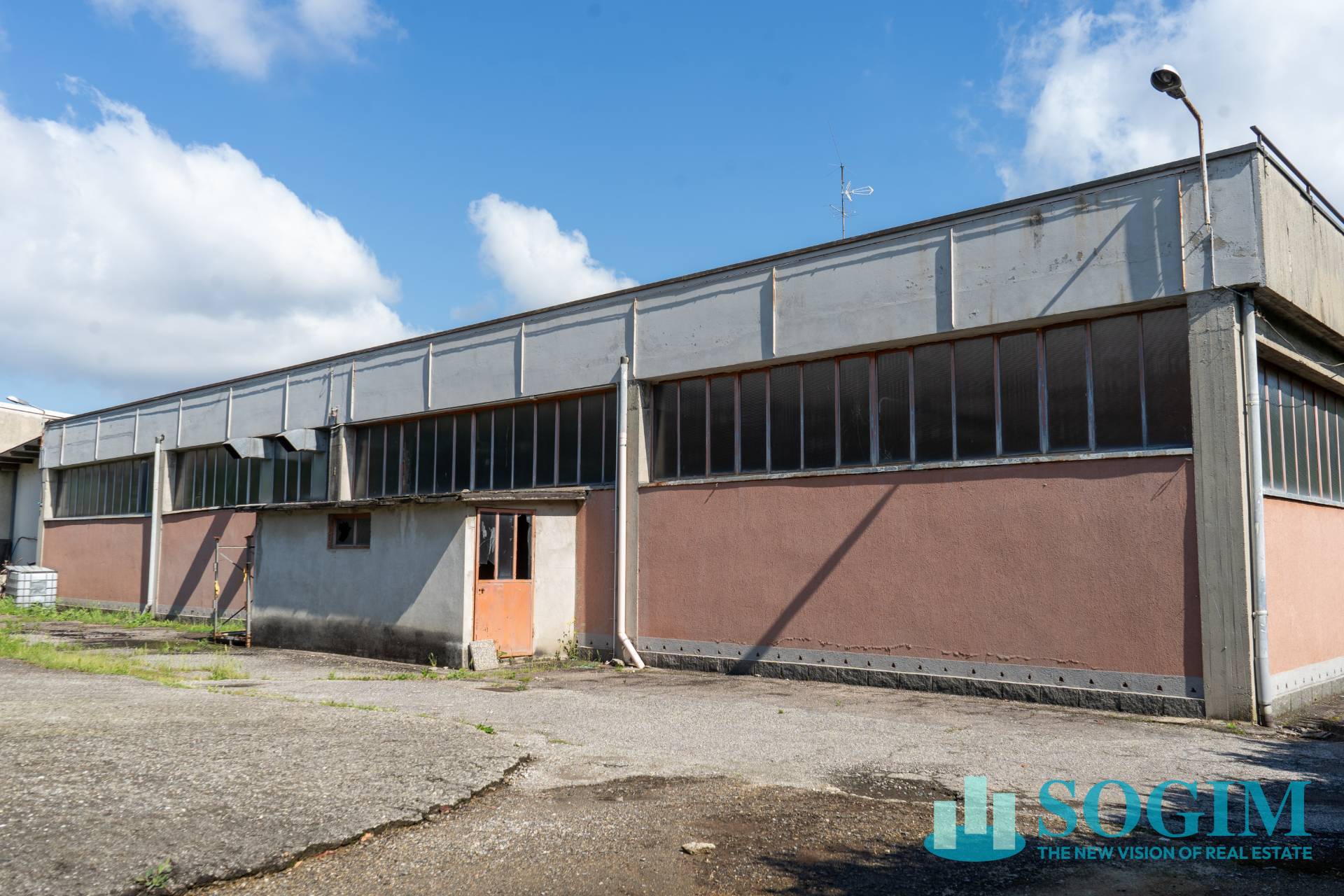 Capannone + Palazzina Uffici in vendita a Seregno