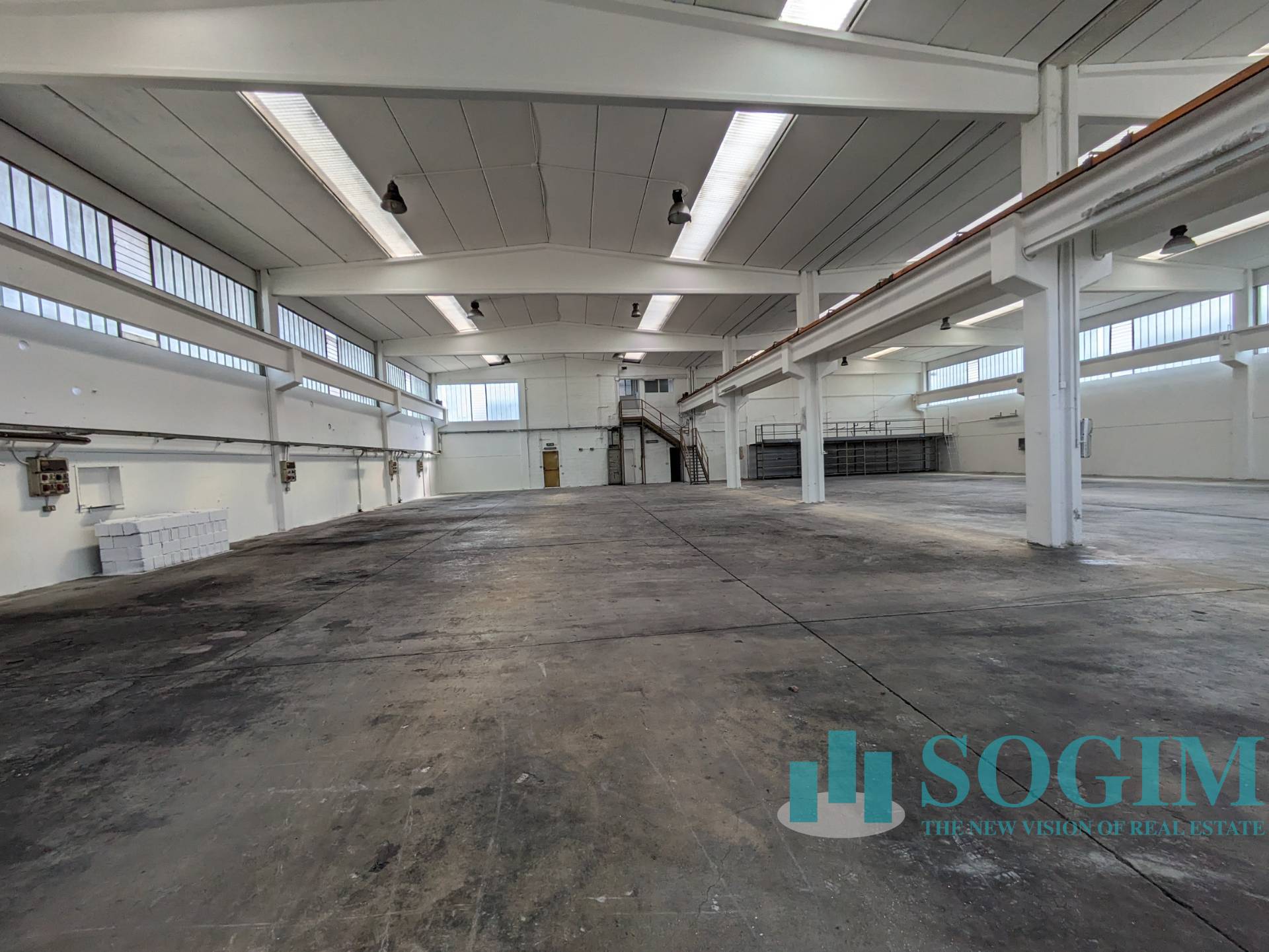 Capannone in vendita a Cambiago