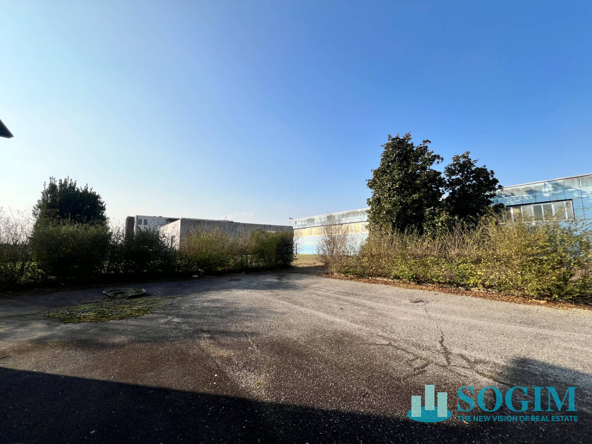 Capannone + Palazzina Uffici in vendita a Inveruno