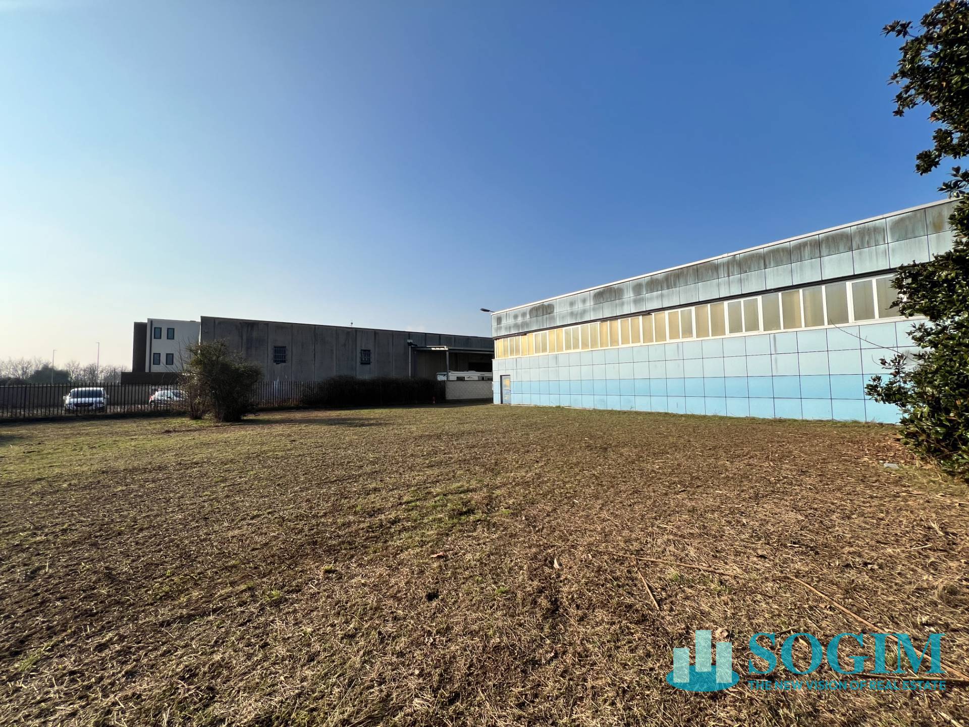 Capannone + Palazzina Uffici in vendita a Inveruno