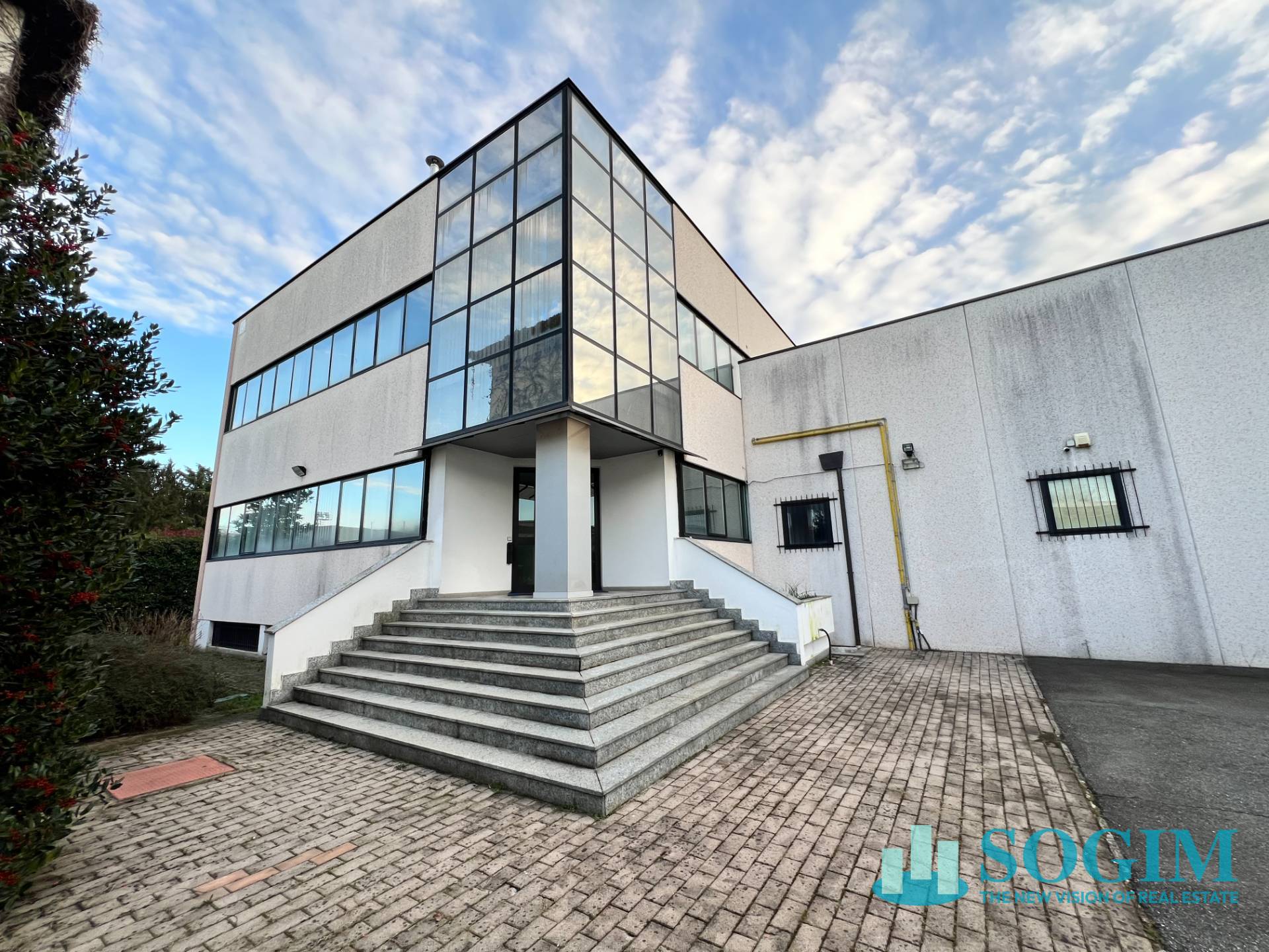 Capannone + Palazzina Uffici in vendita a Marnate