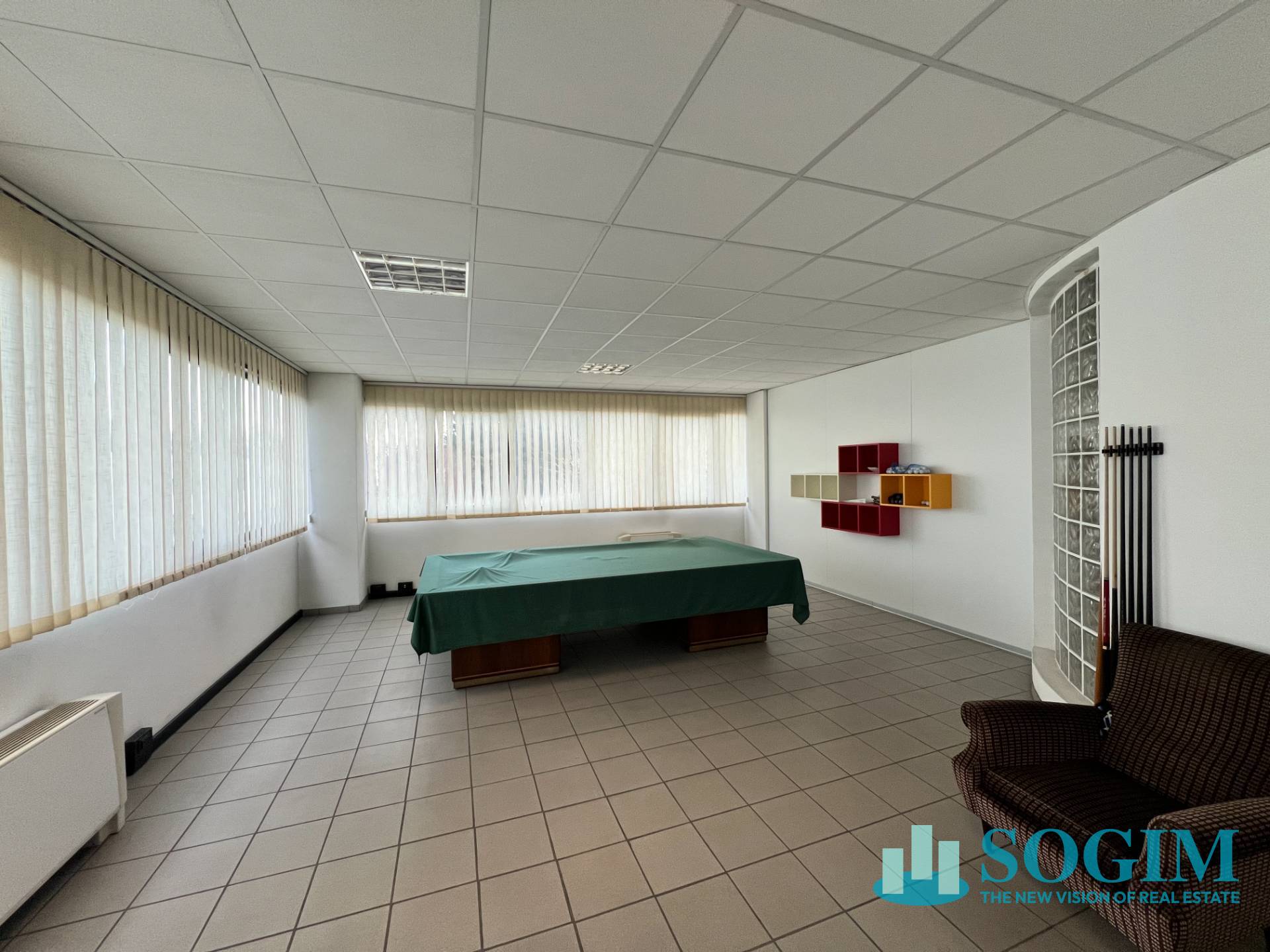 Capannone + Palazzina Uffici in vendita a Marnate