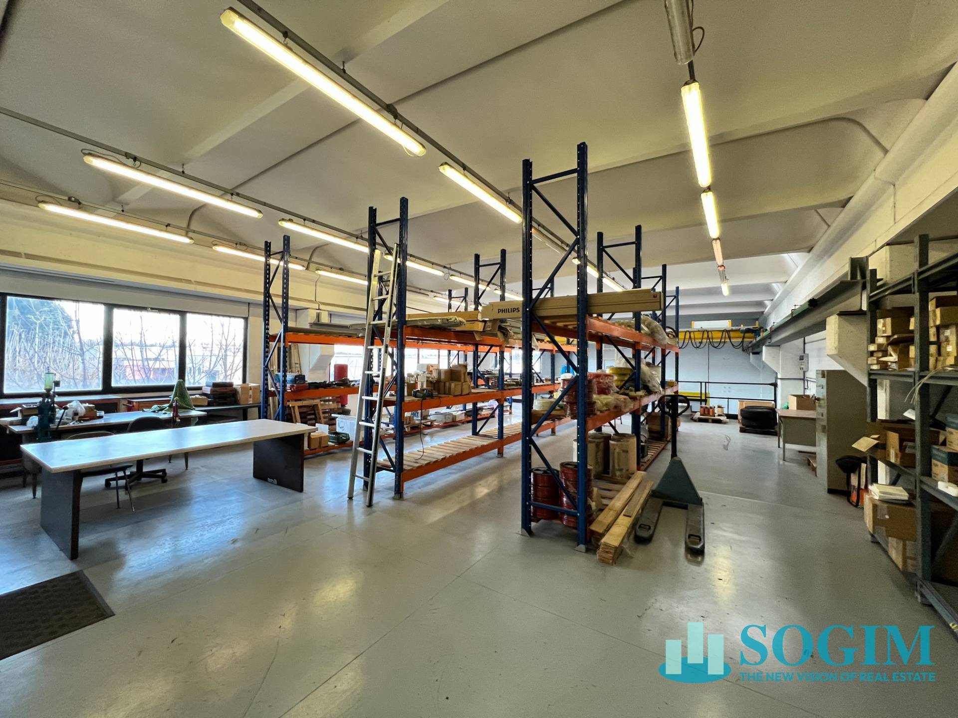 Capannone + Palazzina Uffici in vendita a Marnate