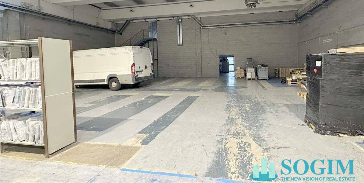 Capannone in vendita a Villasanta