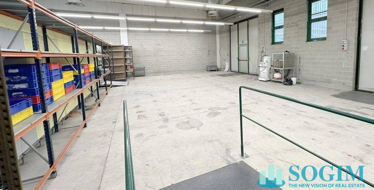 Capannone in vendita a Villasanta