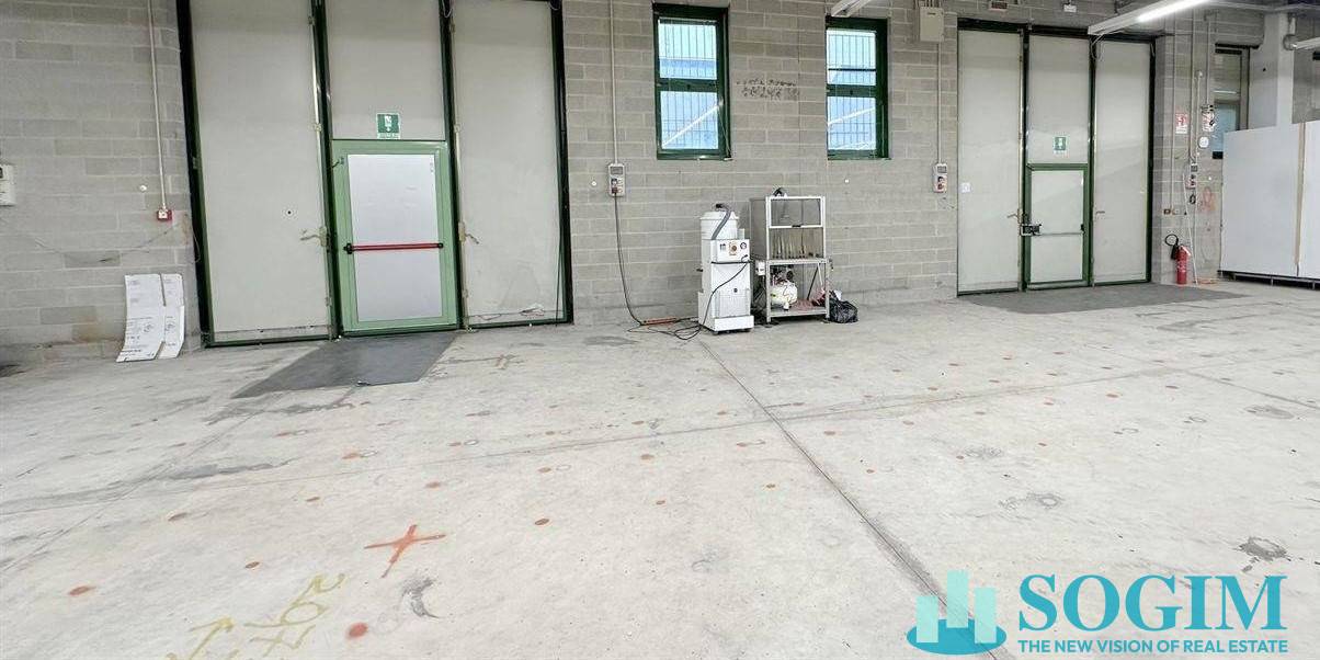 Capannone in vendita a Villasanta