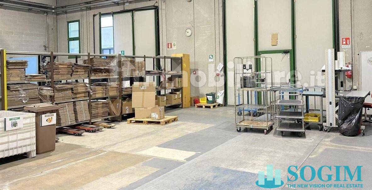 Capannone in vendita a Villasanta