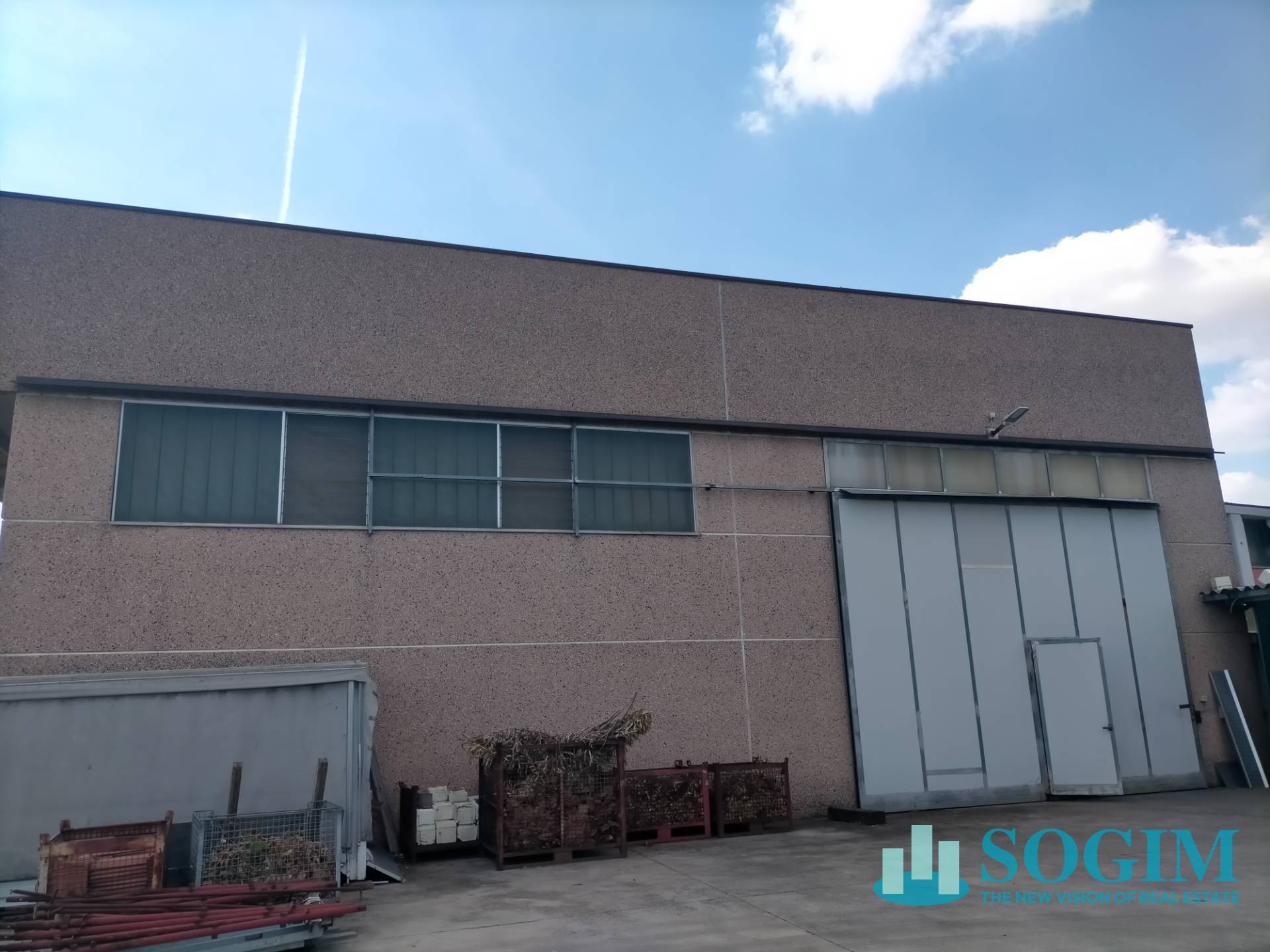 Capannone in vendita a Vellezzo Bellini, Giovenzano