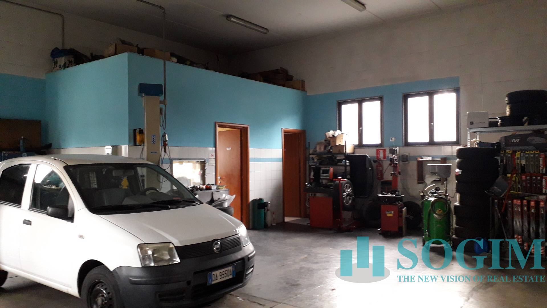 Capannone + Palazzina Uffici in vendita a Senago