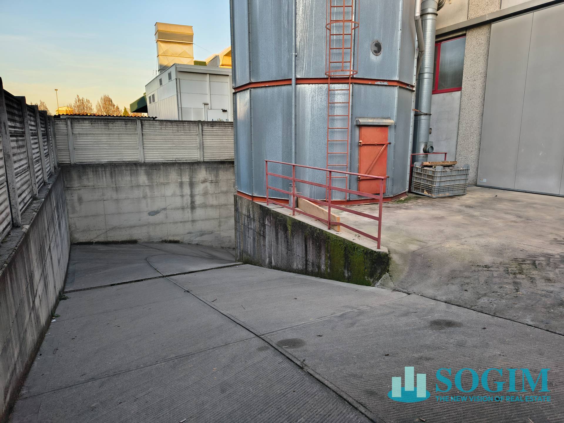 Capannone in vendita a Seveso