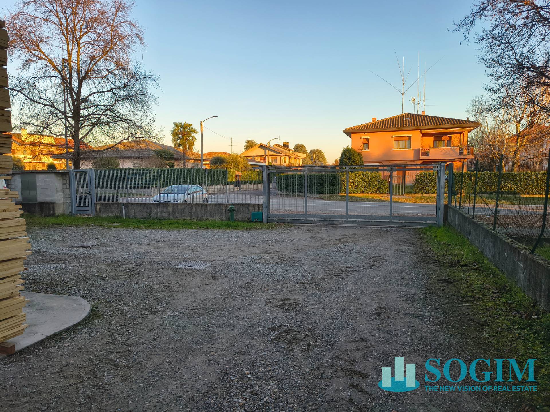 Capannone in vendita a Seveso