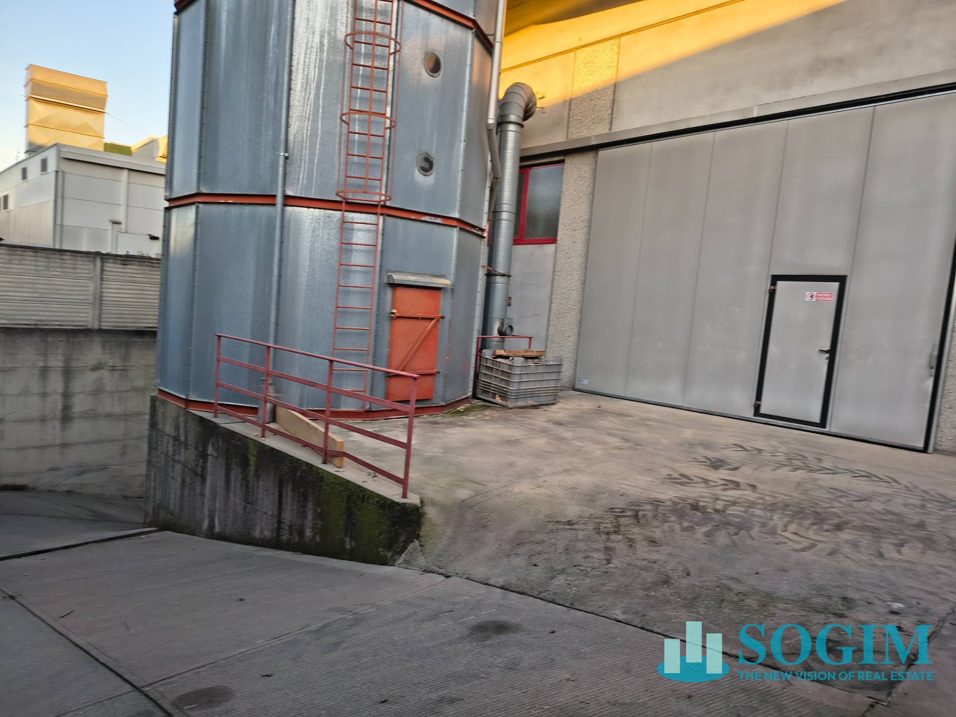 Capannone in vendita a Seveso