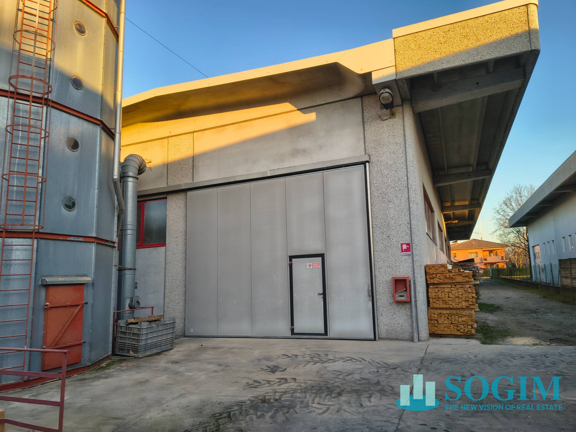 Capannone in vendita a Seveso