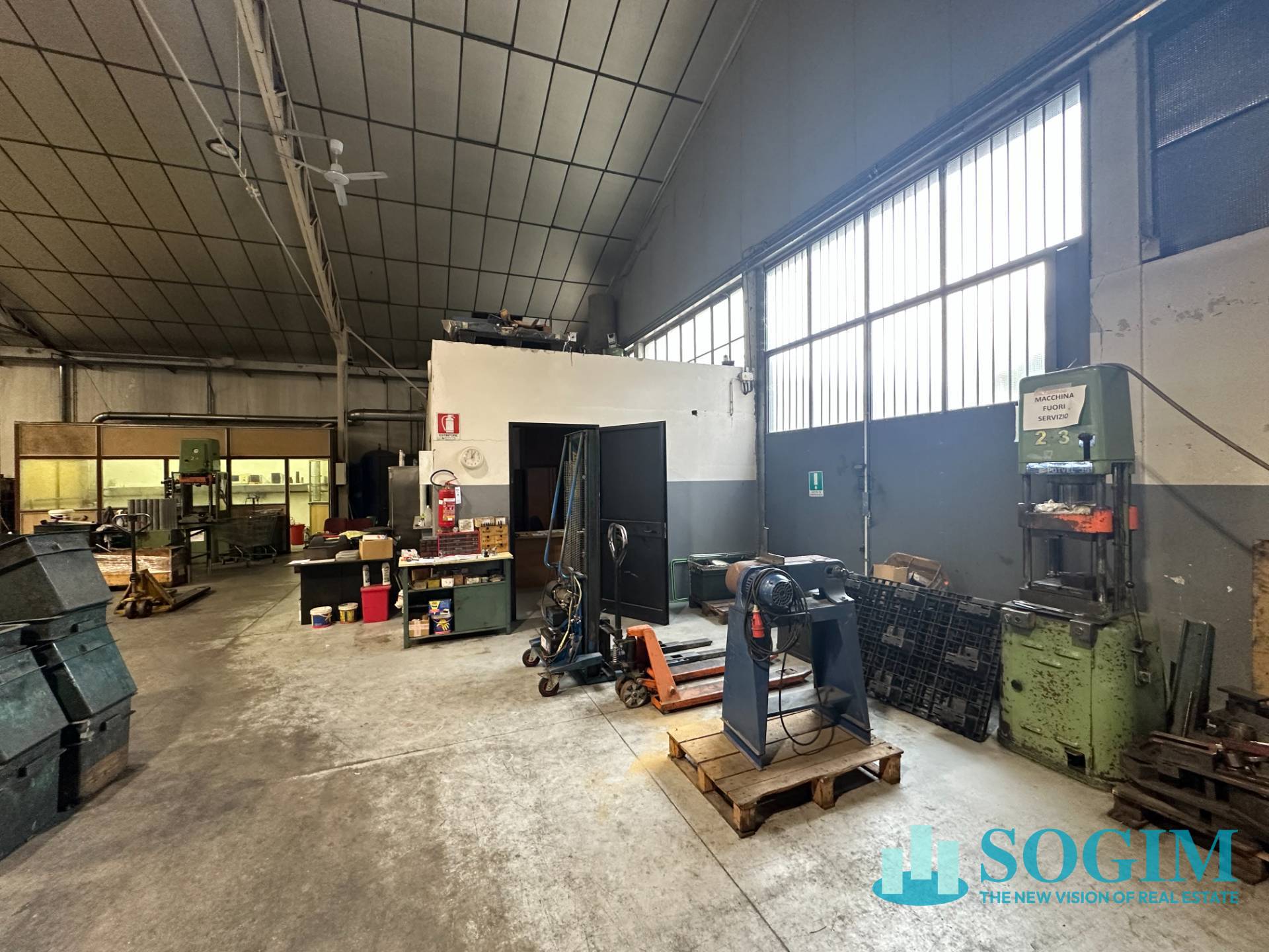 Capannone in vendita a Muggi