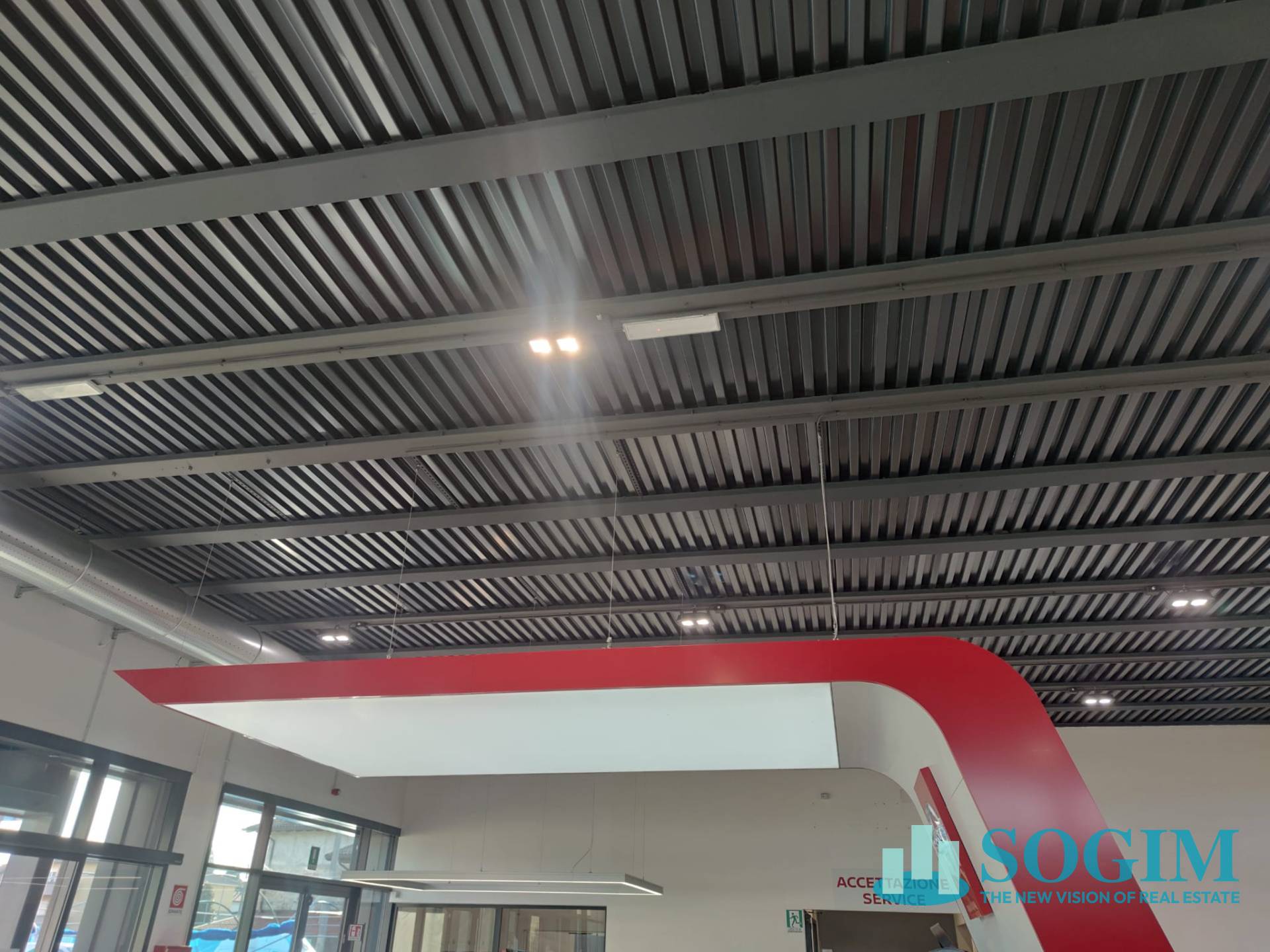 Immobile commerciale in affitto a Curno