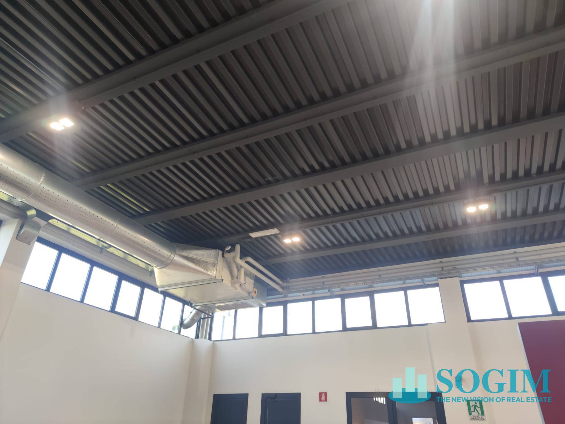 Immobile commerciale in affitto a Curno