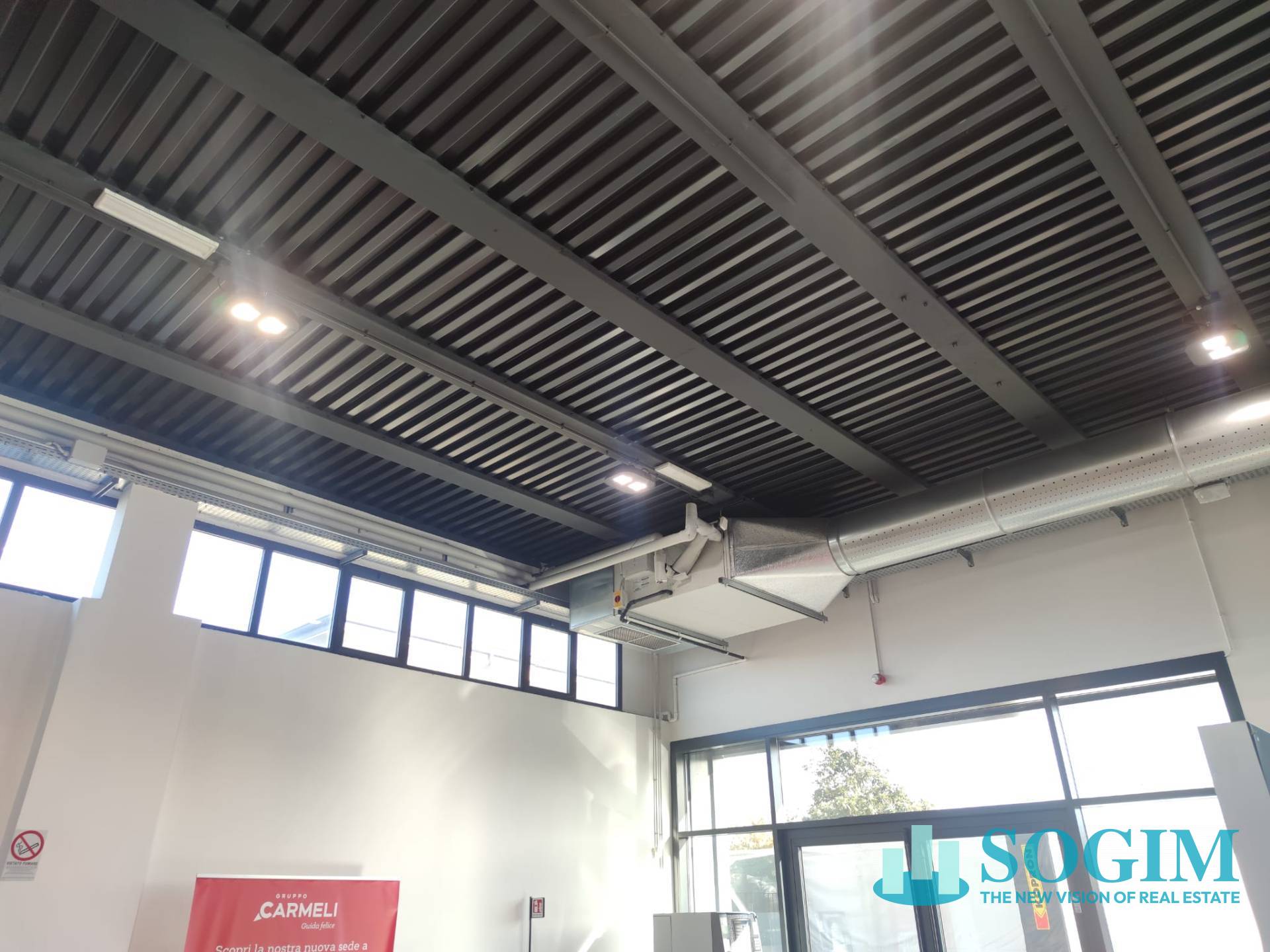 Immobile commerciale in affitto a Curno