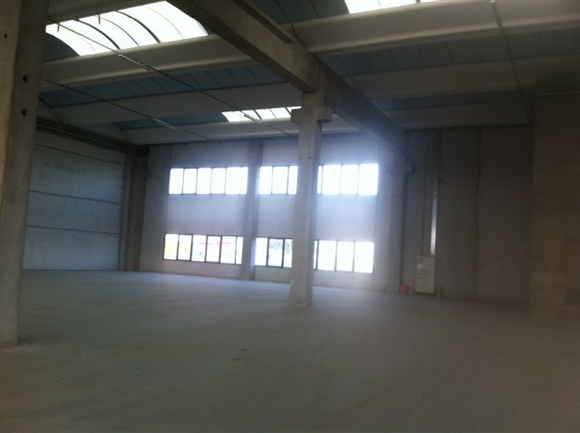 Capannone in affitto a Cornate d'Adda