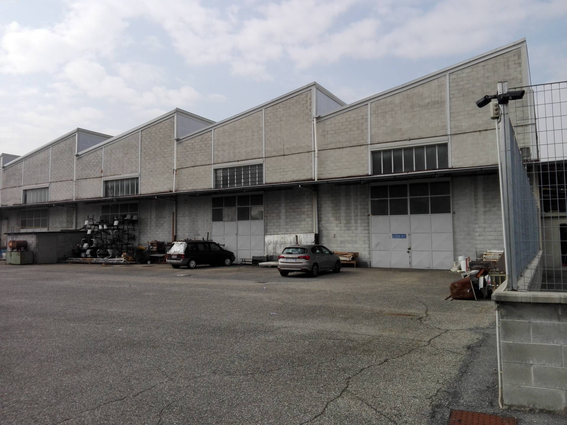 Capannone in affitto a Peschiera Borromeo, Bettola