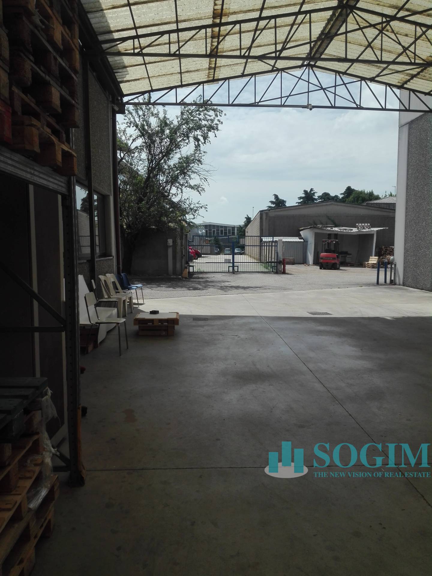 Capannone in vendita a Rho