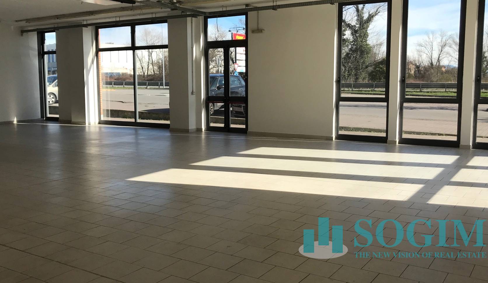 Immobile commerciale in vendita a Pessano con Bornago