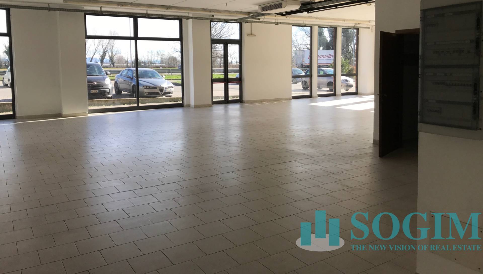 Immobile commerciale in vendita a Pessano con Bornago