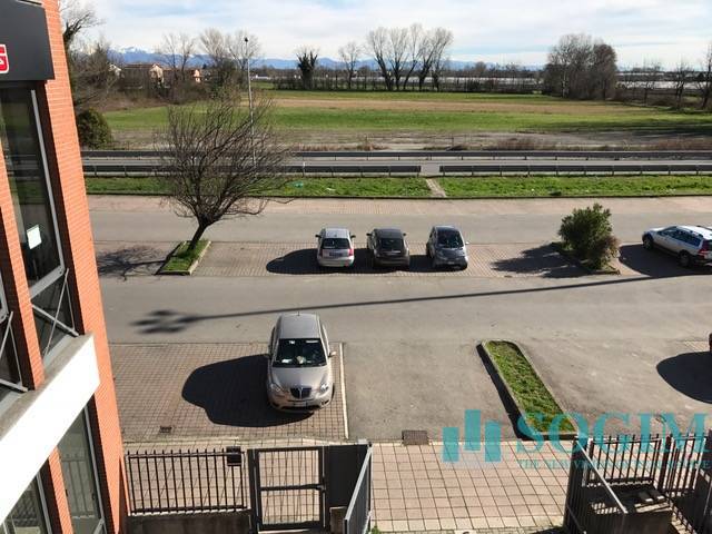 Immobile commerciale in vendita a Pessano con Bornago