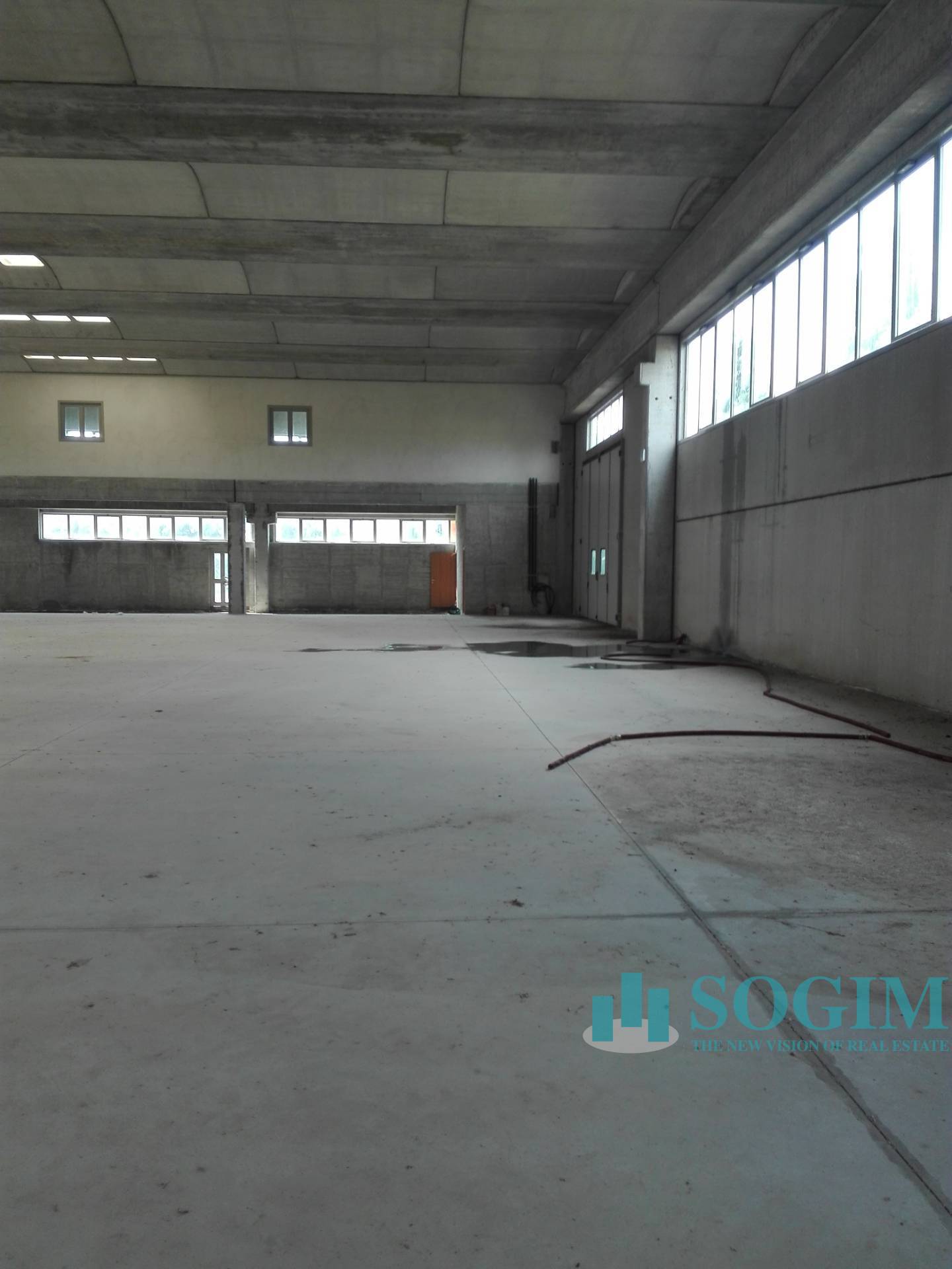 Capannone in vendita a Dairago