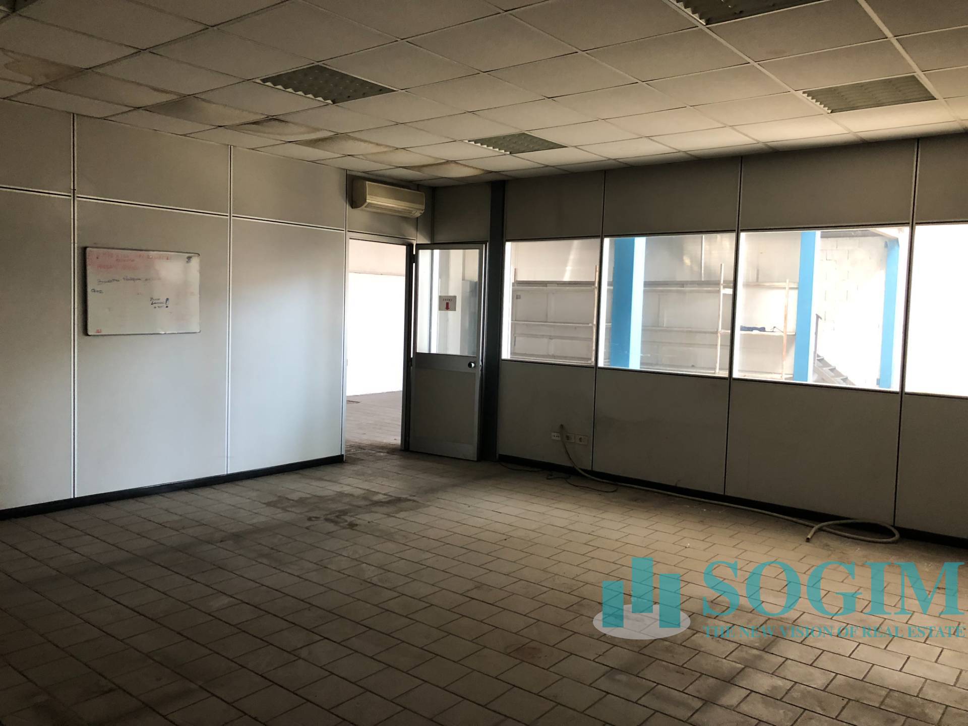 Capannone in vendita a Legnano