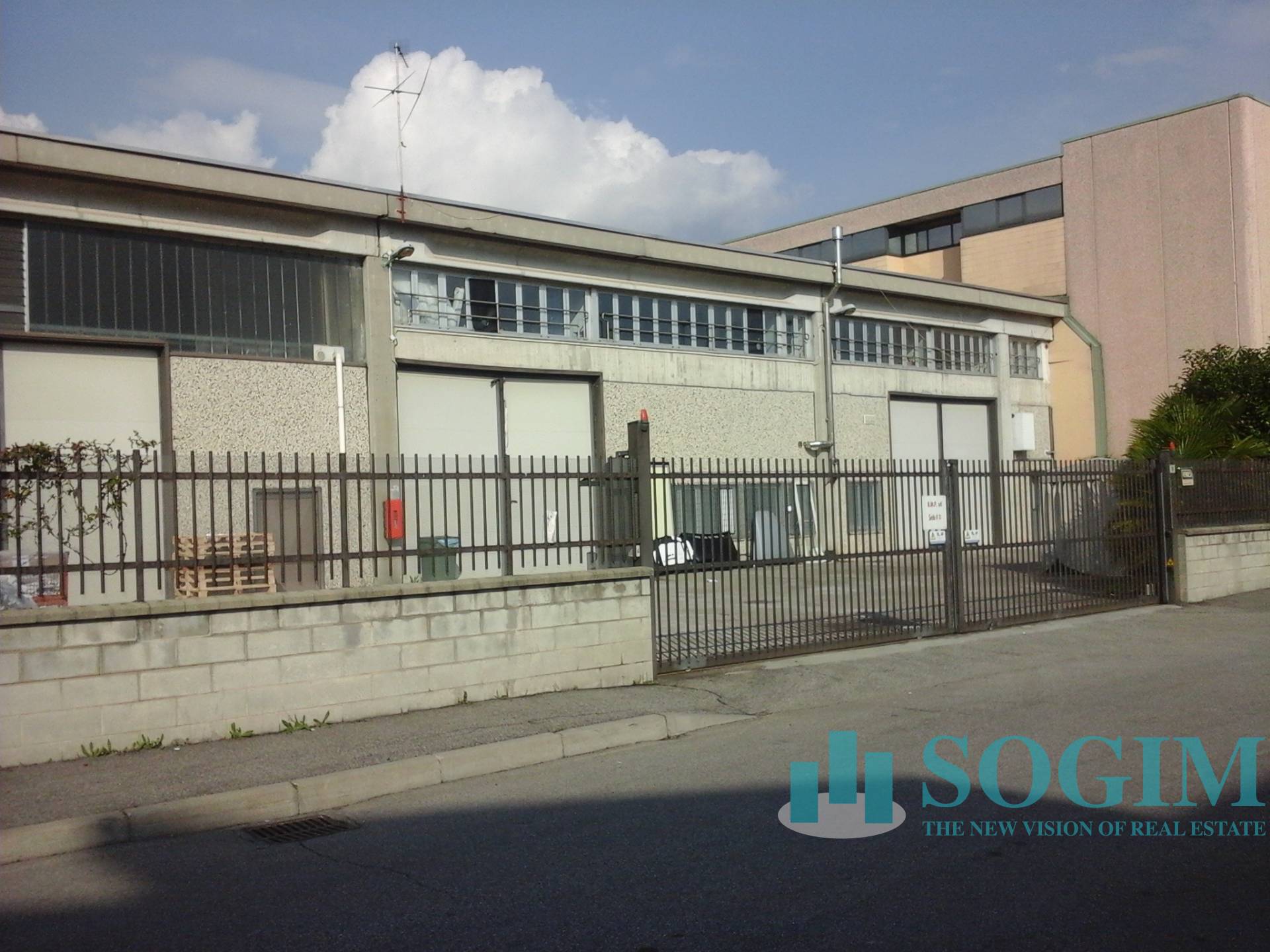 Capannone in vendita a Pogliano Milanese