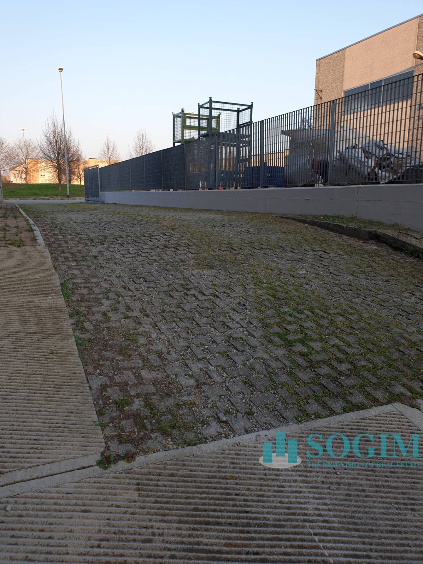 Capannone in vendita a Trezzano Rosa