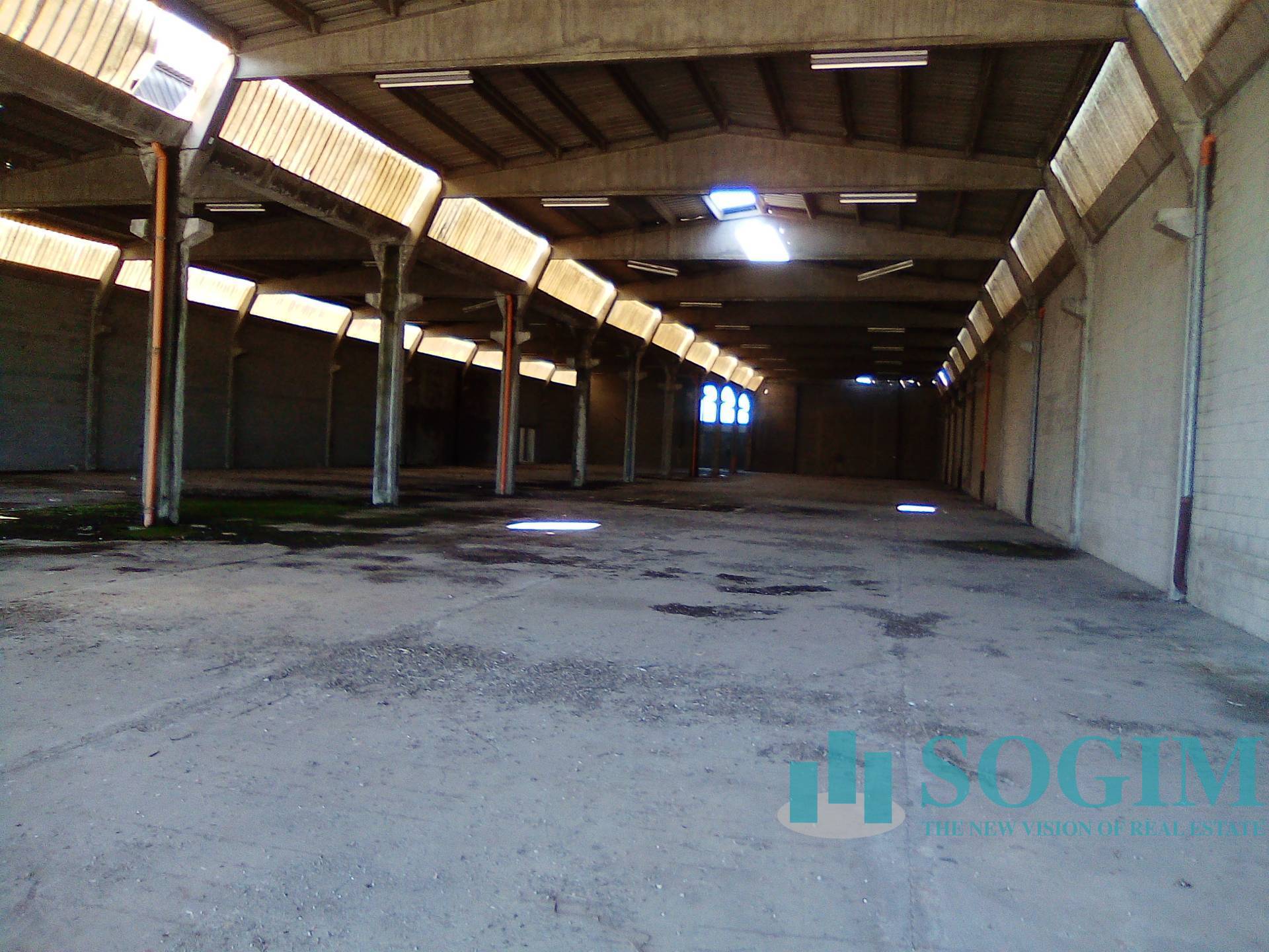 Capannone + Palazzina Uffici in vendita a Bareggio