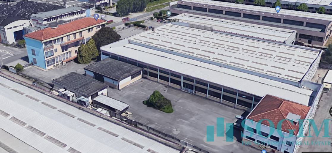 Capannone in vendita a Vedano al Lambro