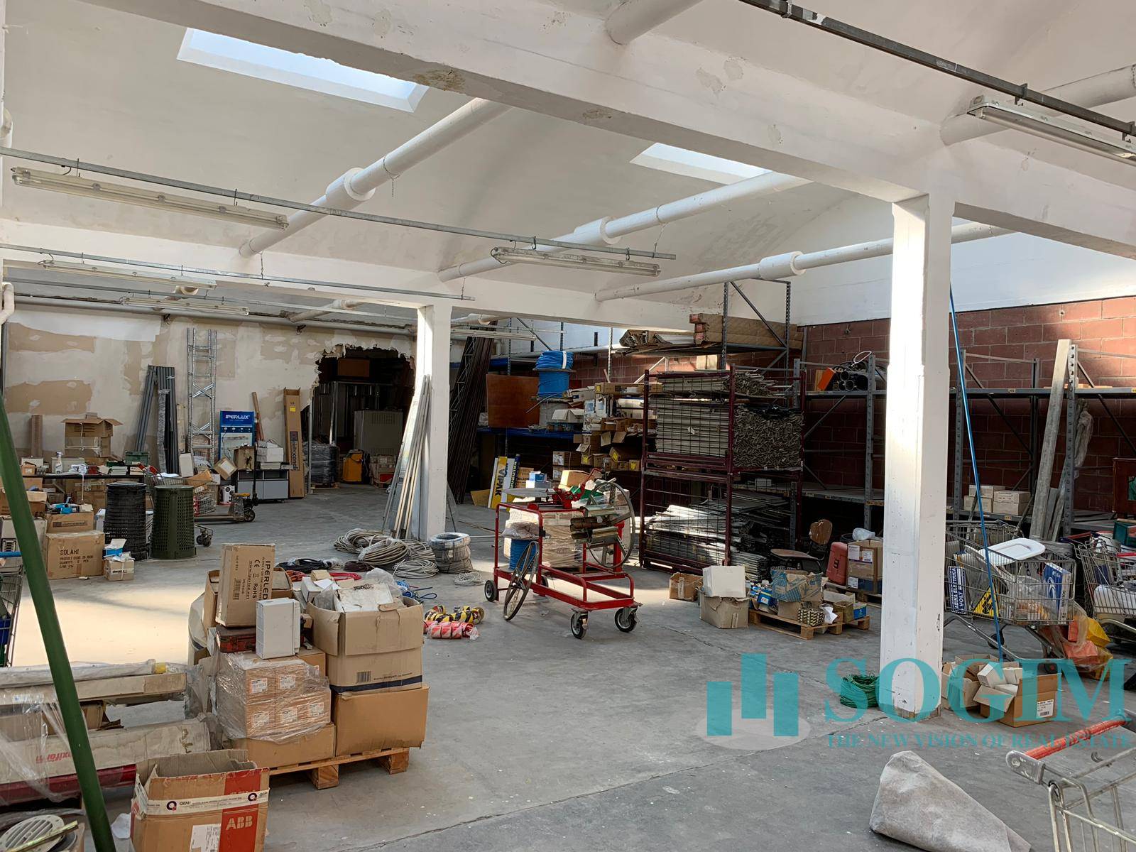 Capannone in vendita a Garbagnate Milanese