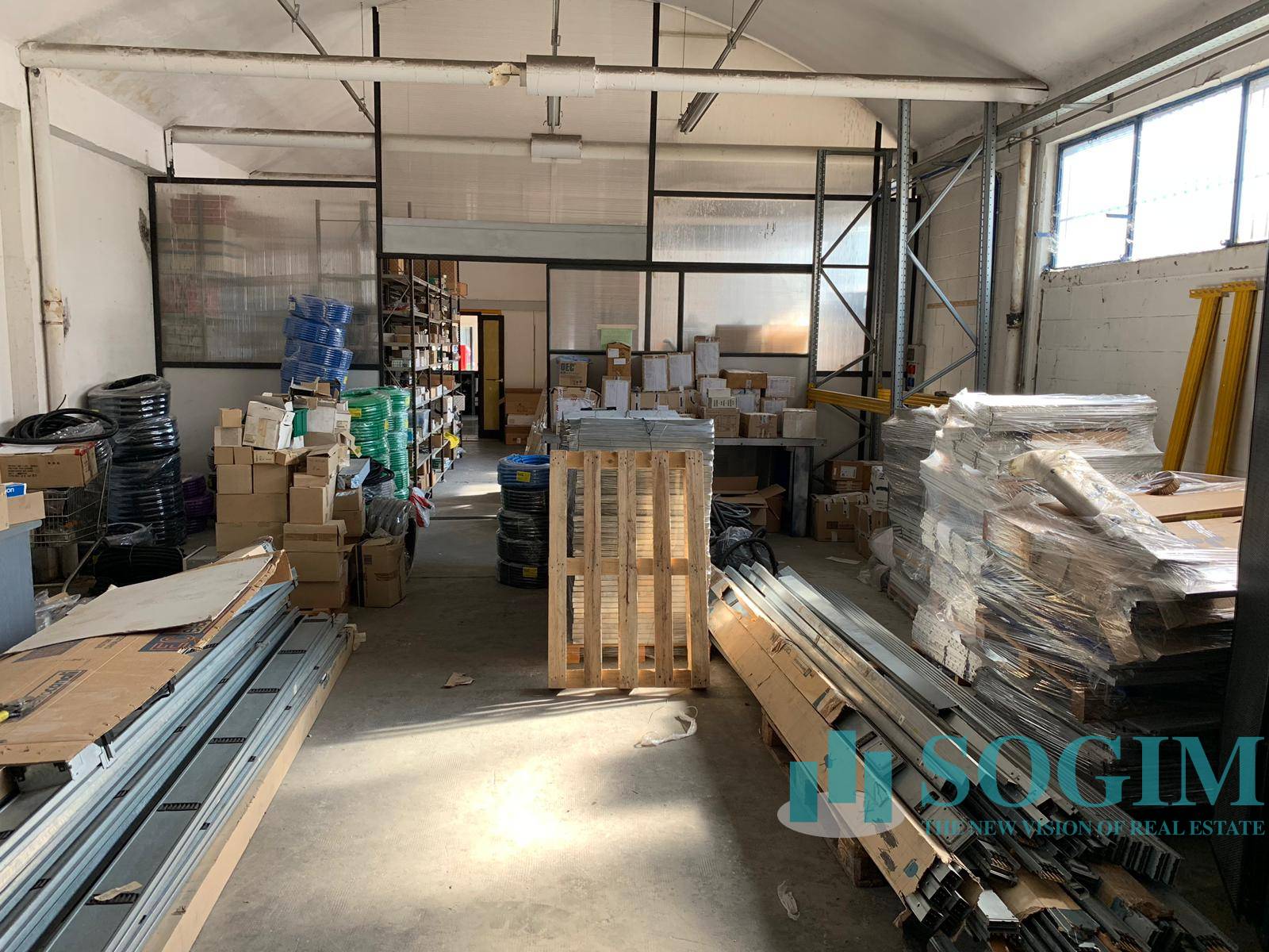 Capannone in vendita a Garbagnate Milanese