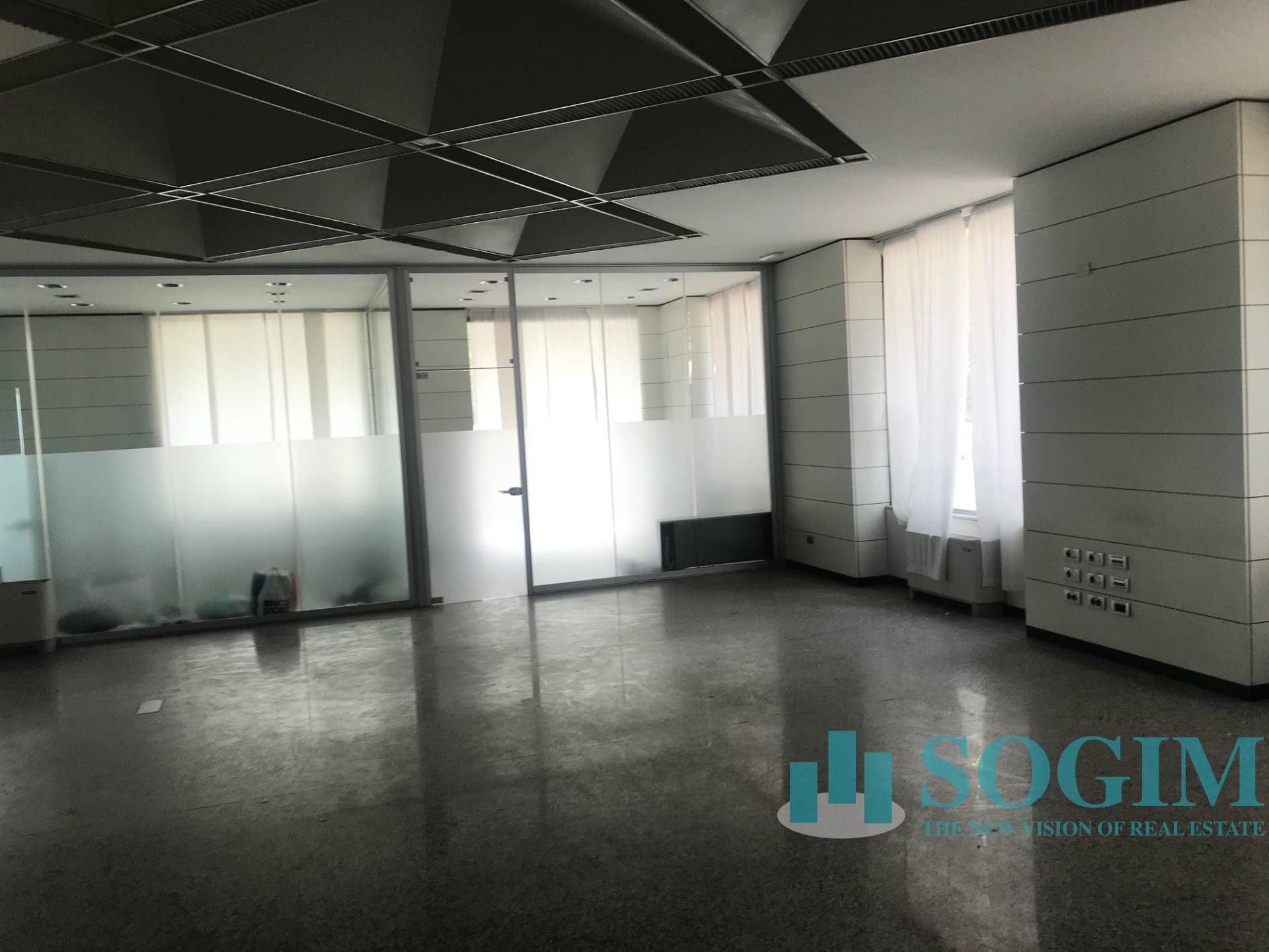 Ufficio in affitto a Seregno